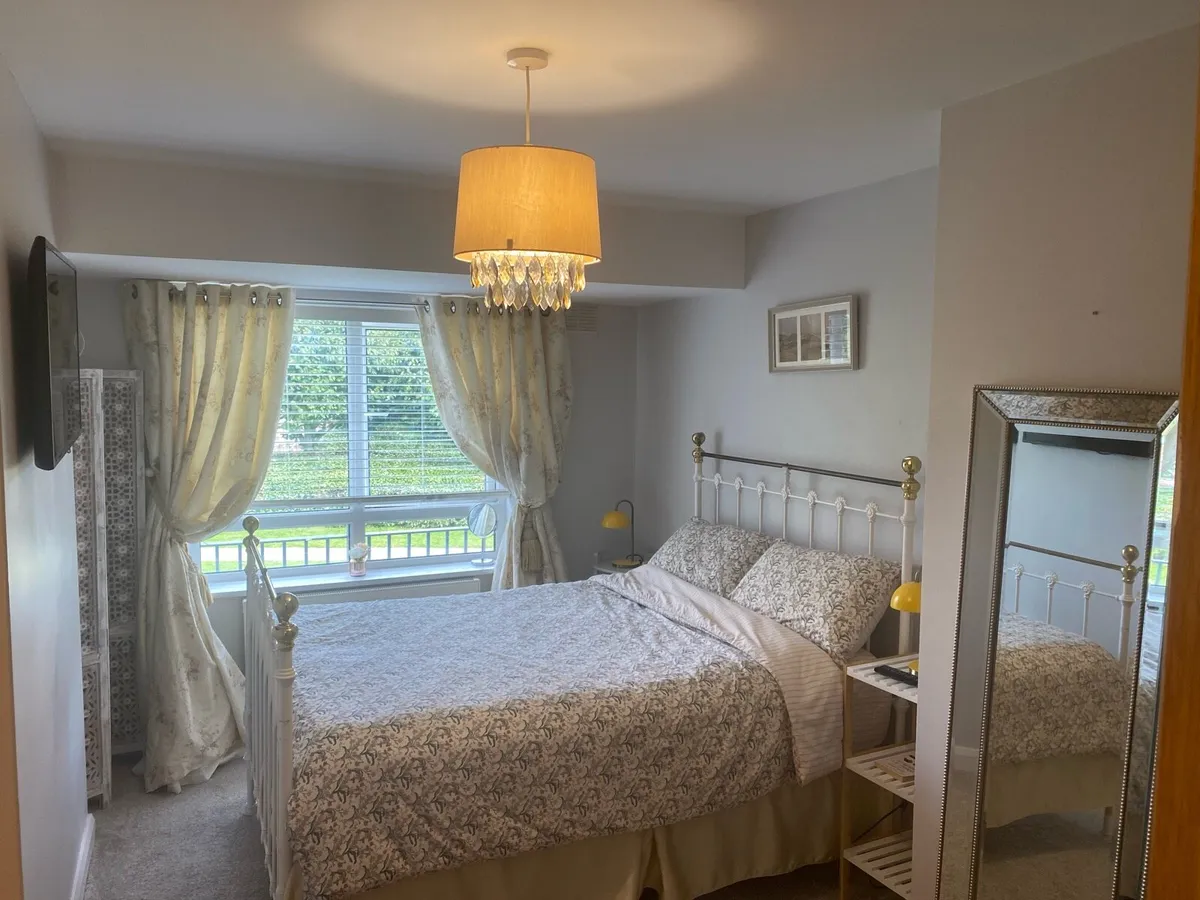 July Accommodation in Galway - Image 1