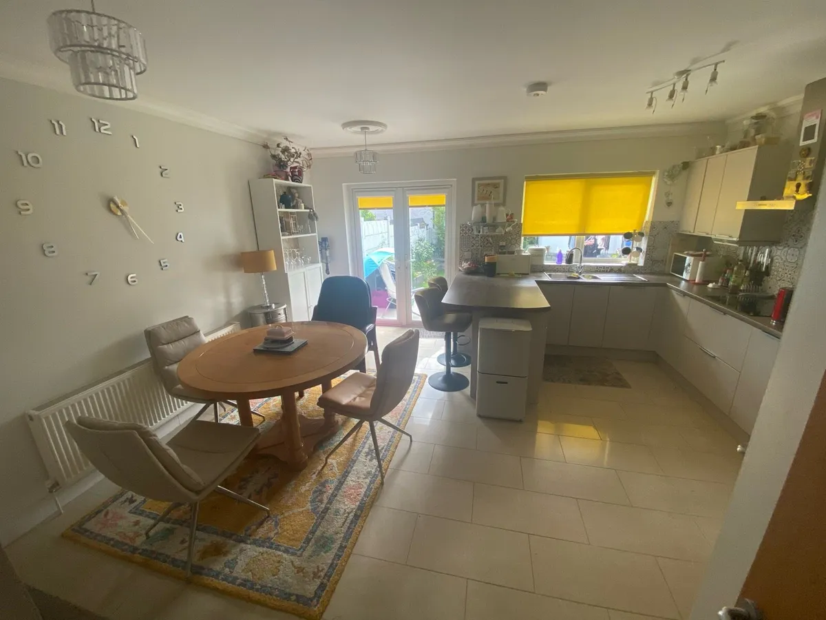 July Accommodation in Galway - Image 3