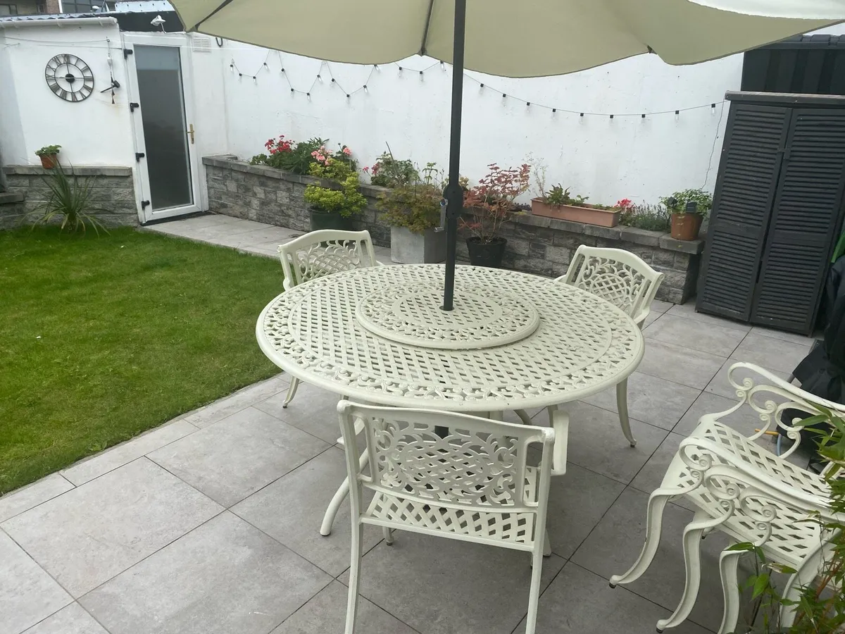 July Accommodation in Galway - Image 4