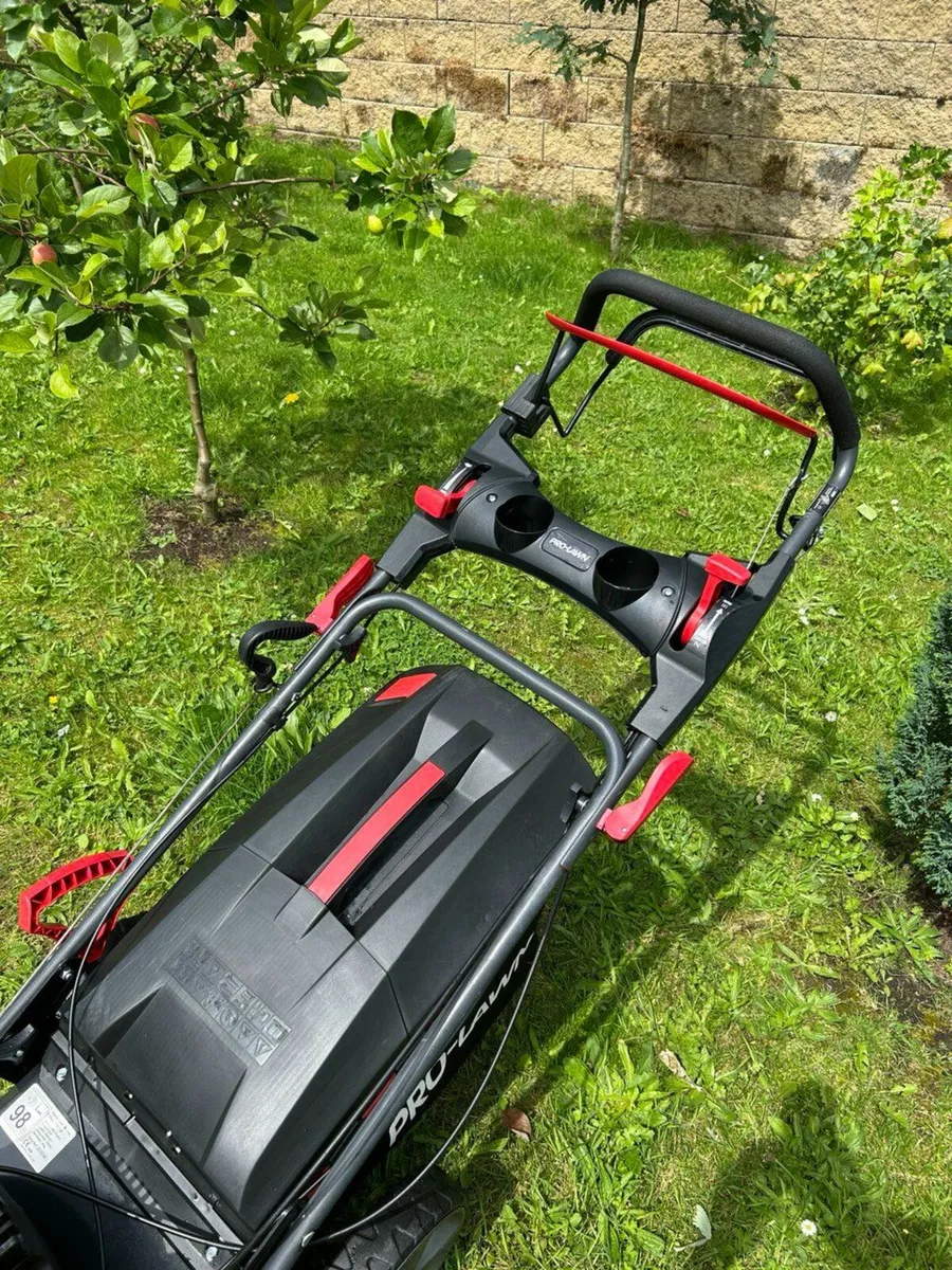 Pro-Lawn Hyundai powered  lawnmower - Image 2