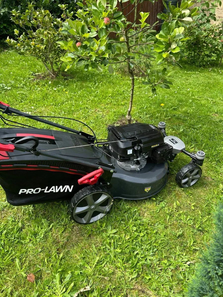 Pro-Lawn Hyundai powered  lawnmower - Image 3