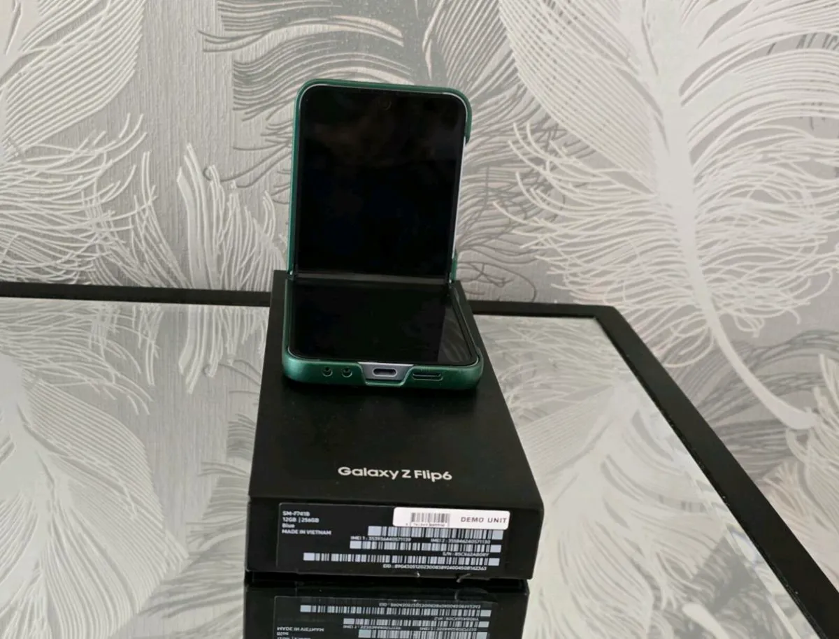 Galaxy Z Flip 6 - Image 2
