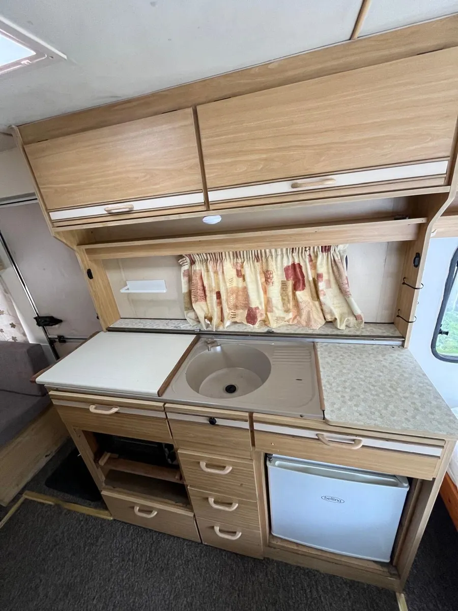 Caravan - Image 4