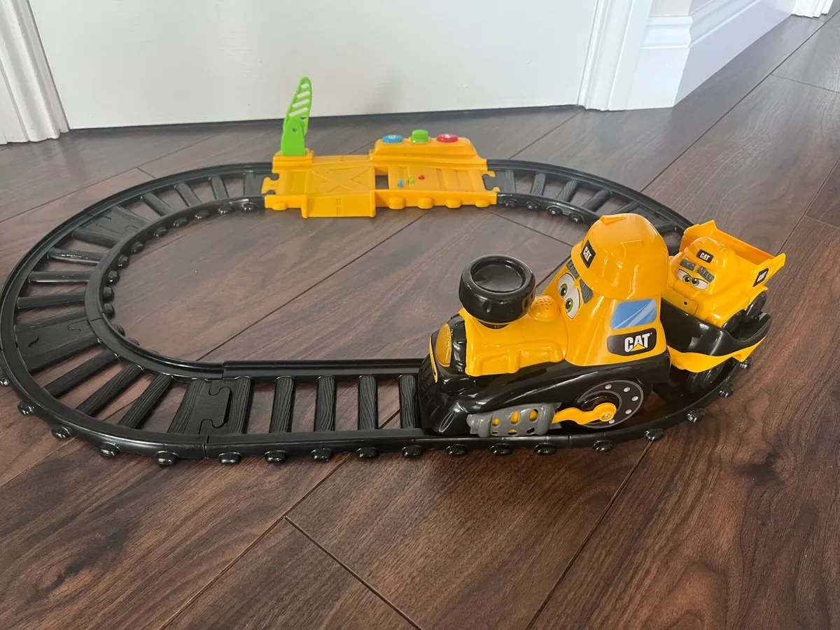 Cat power tracks friends train