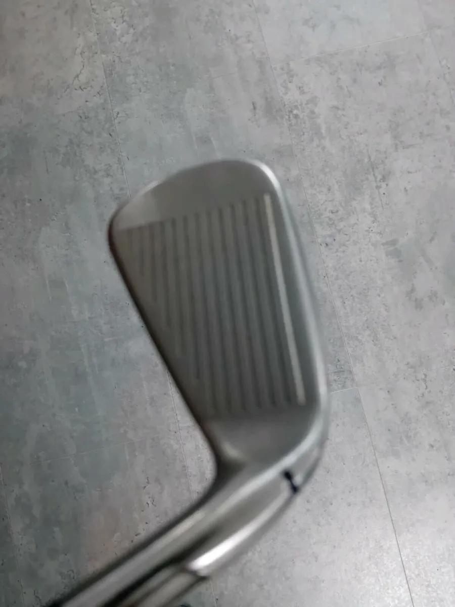 Taylormade lefthand M5 4 iron - Image 1