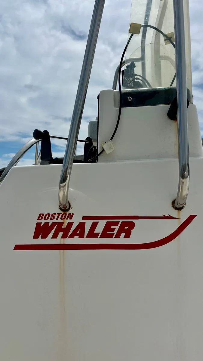 Rare 1990 Boston Whaler Outrage 17 - Image 2