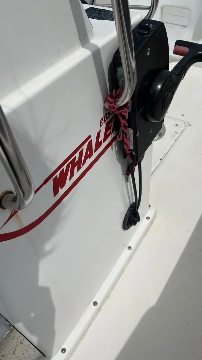 Rare 1990 Boston Whaler Outrage 17 - Image 3
