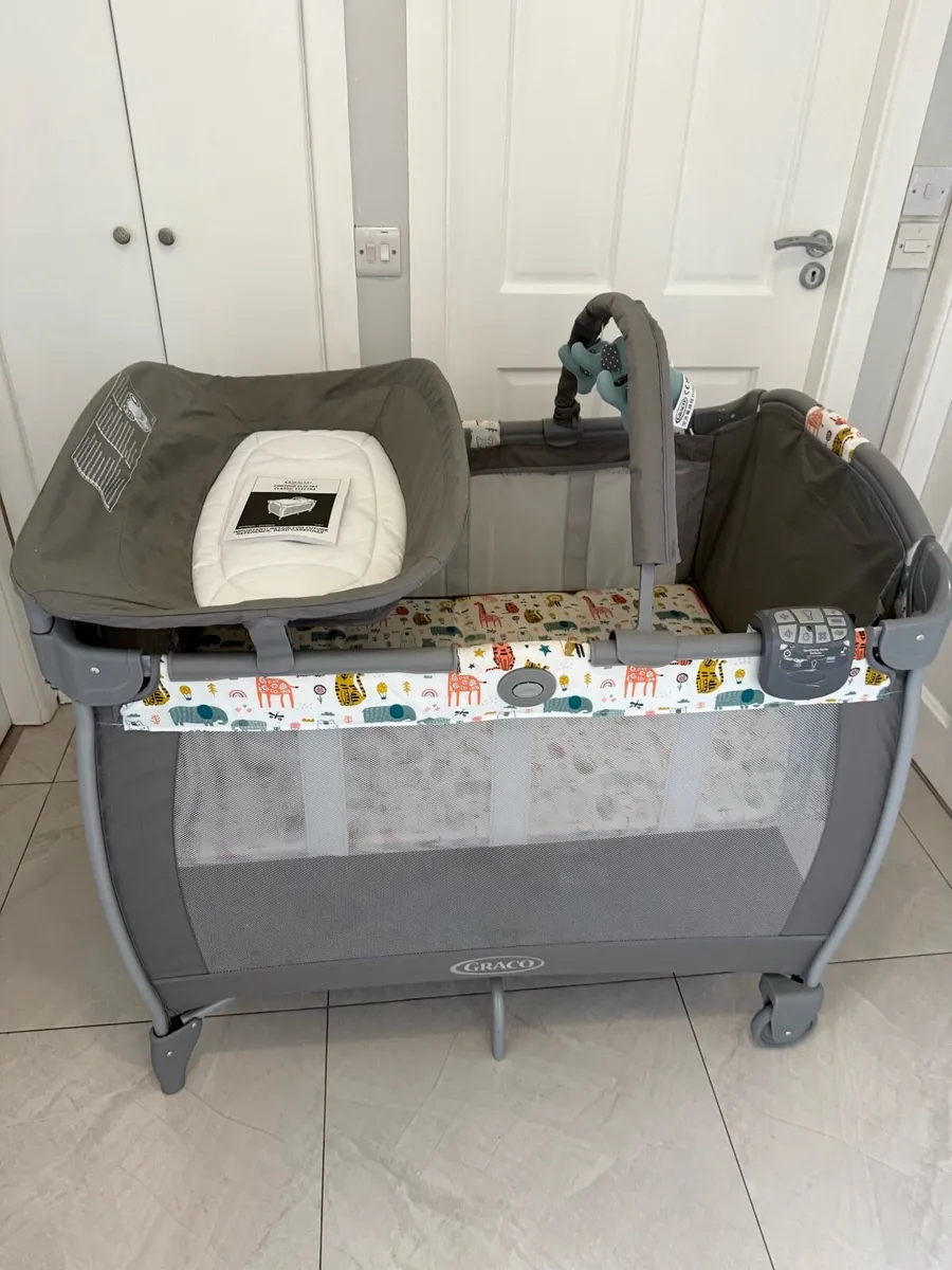 Graco Contour Electra travel cot - Image 1