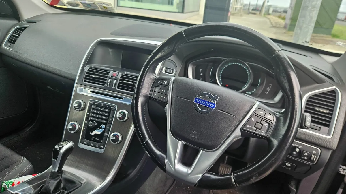 Volvo XC60 2014/2  2.0 D4 181HP - Image 4