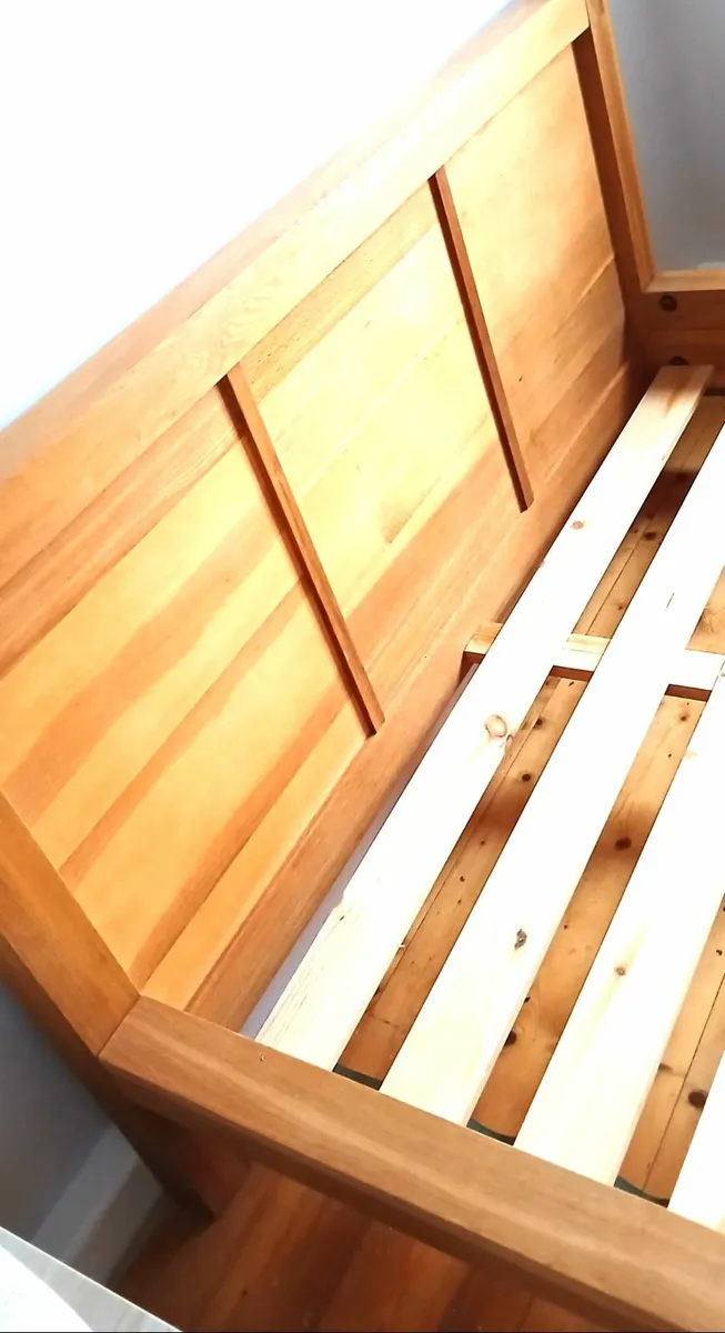Wooden King Bed Frame - Exquisite Craftsmanship - Image 4