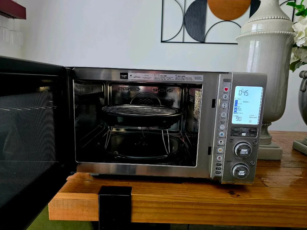 4 in microwave oven - Image 1
