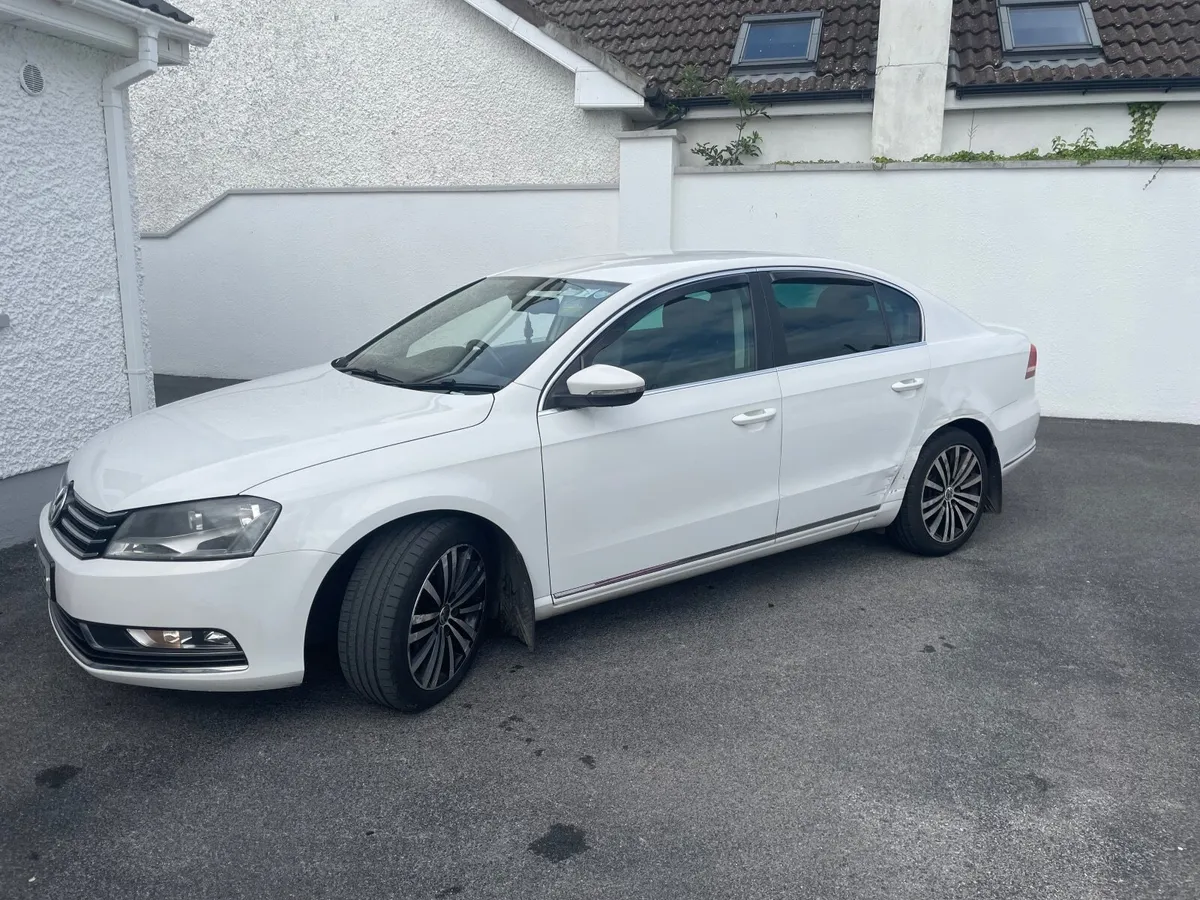 Volkswagen Passat 2011 - Image 4