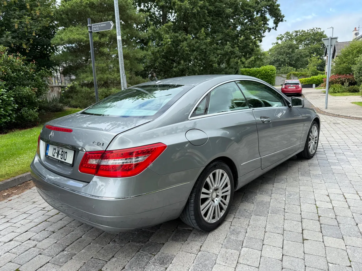 Mercedes-Benz E-Class 2012 E220 Coupe LOW KMS - Image 4