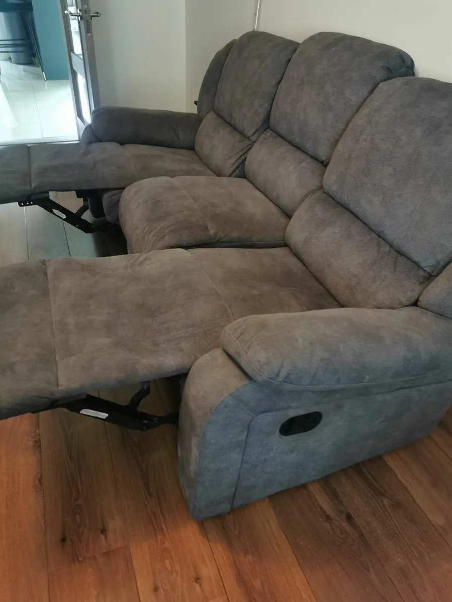 3 seater couch recliner - Image 1