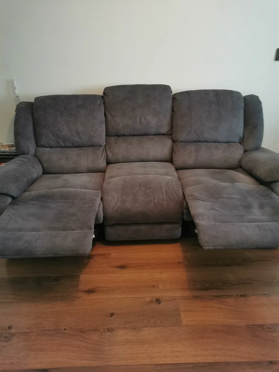 3 seater couch recliner - Image 2