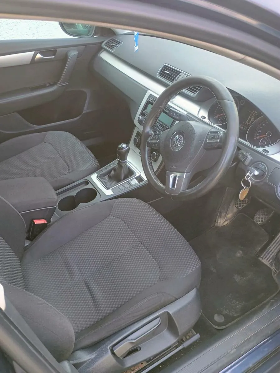 VW Passat - Image 4
