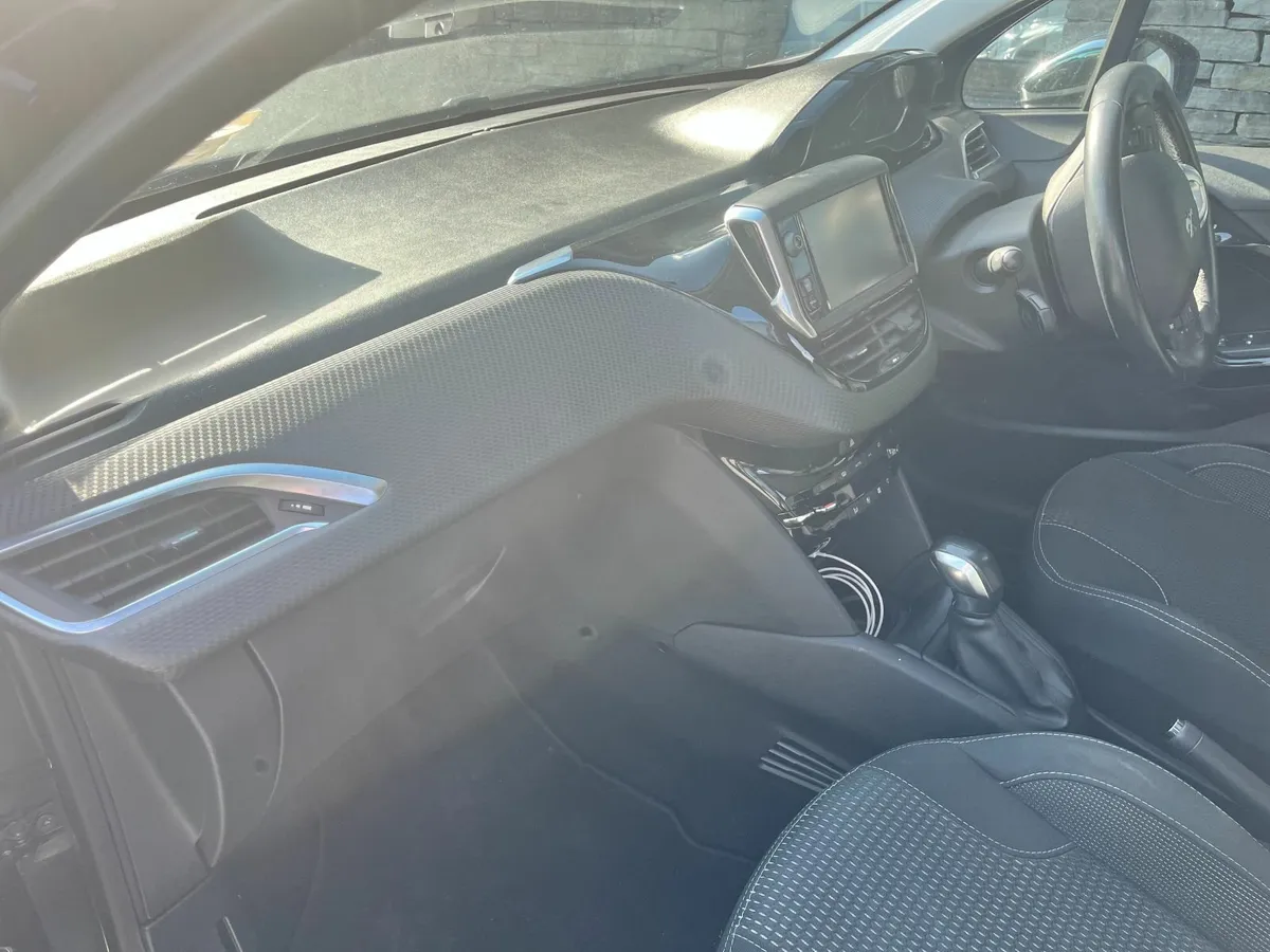 Peugeot 208 2017 - Image 4