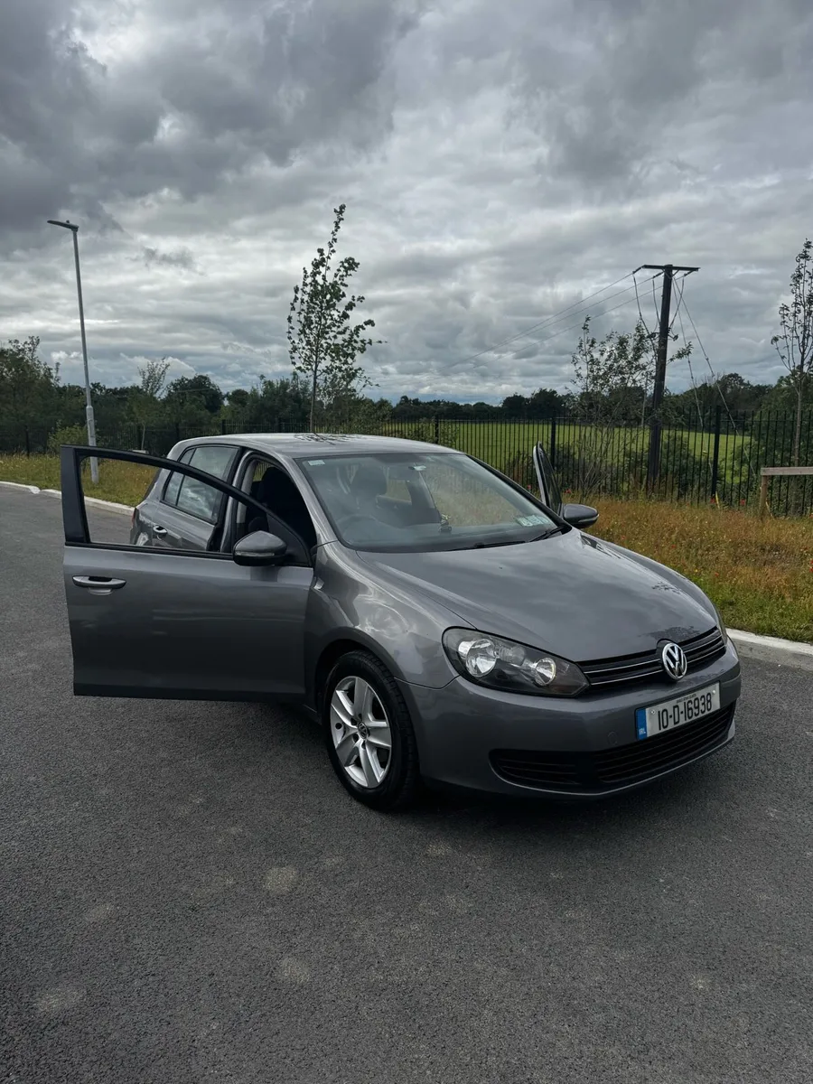 SILVER METALLIC VOLKSWAGEN GOLF - Image 1