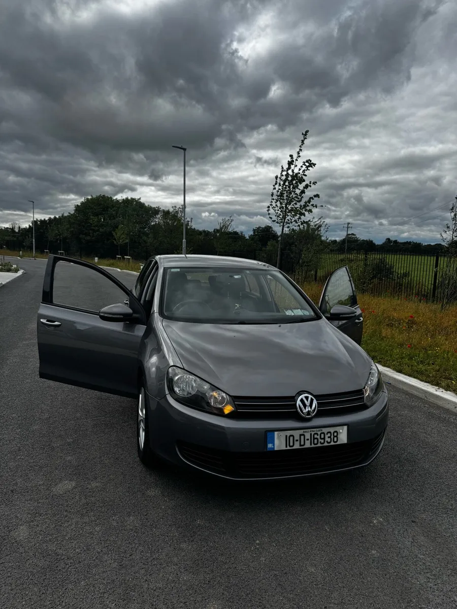 SILVER METALLIC VOLKSWAGEN GOLF - Image 2