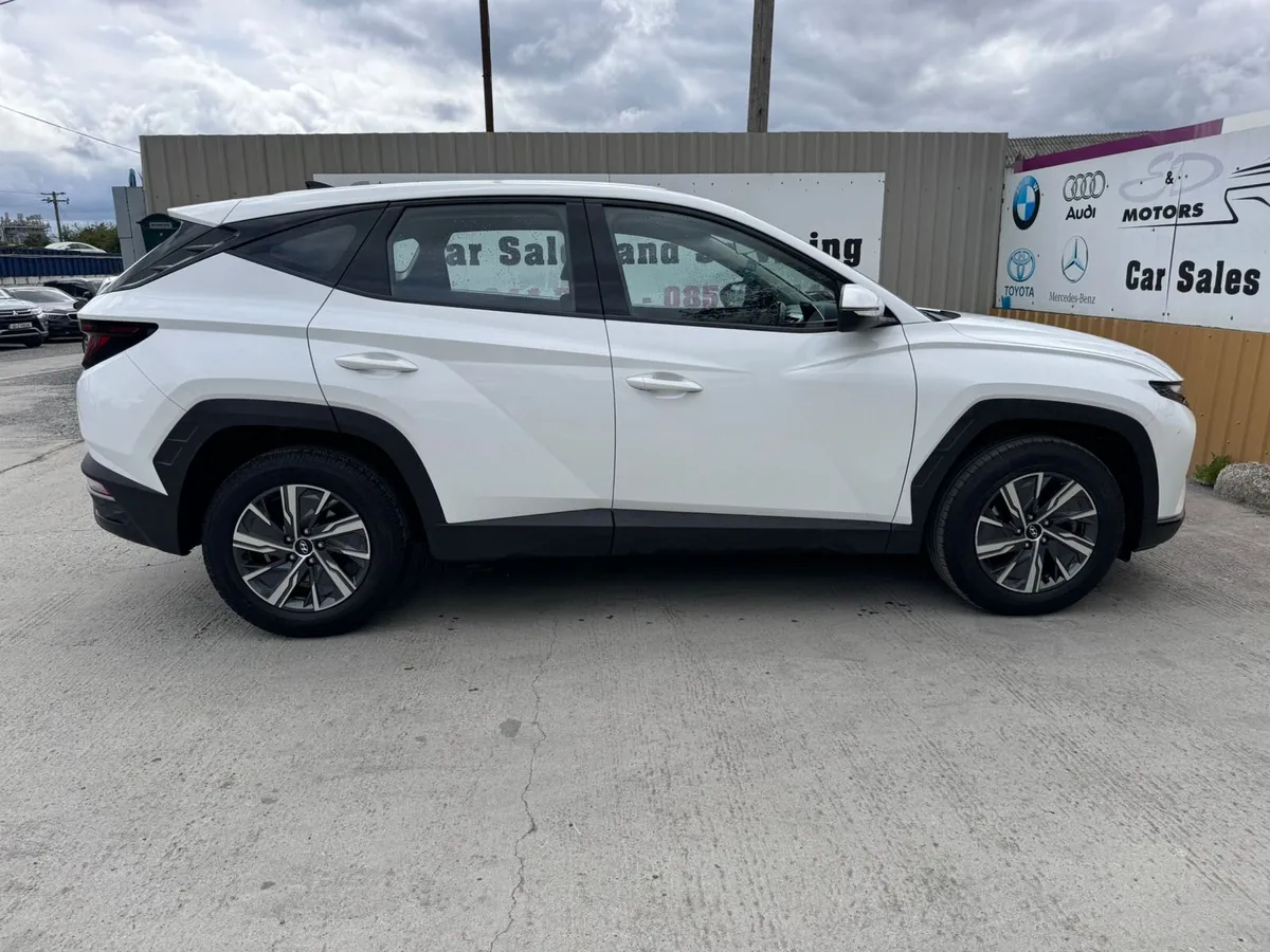 221Hyundai Tucson 2WD Comfort Plus HEV Auto - Image 3