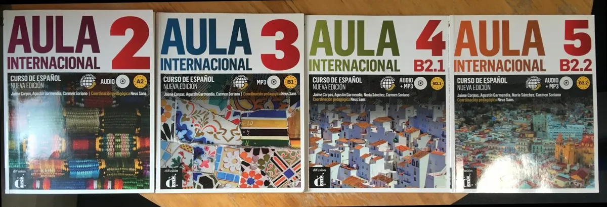 4x Aula International Spanish A2 to B2 Books +CDs - Image 1