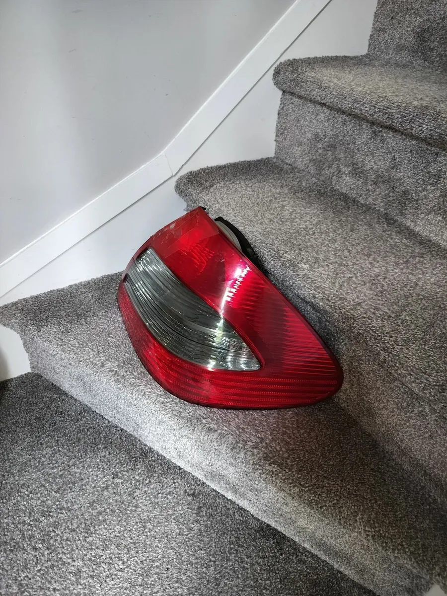 W211 Nearside Tail Light - Image 3