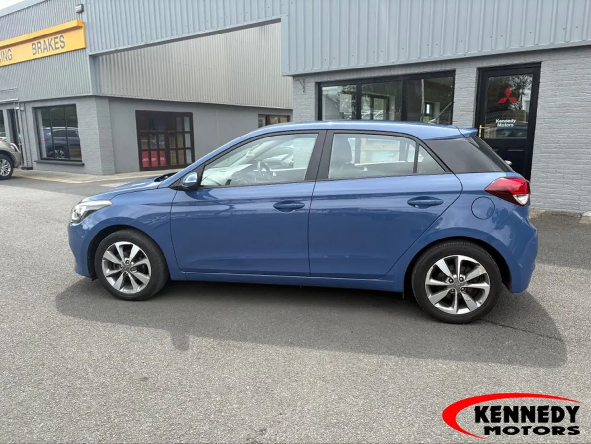 Hyundai i20 Deluxe 5DR - Image 3