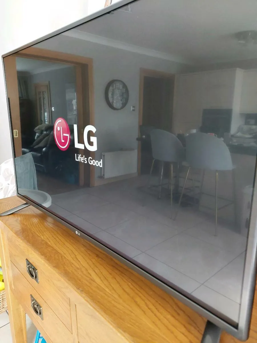 LG 43 inch Smart Tv. - Image 2
