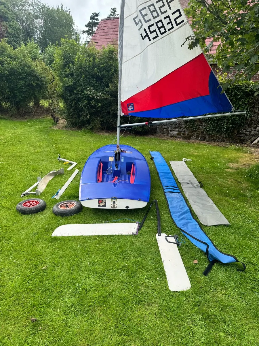 Topper sailing dinghy - Image 1