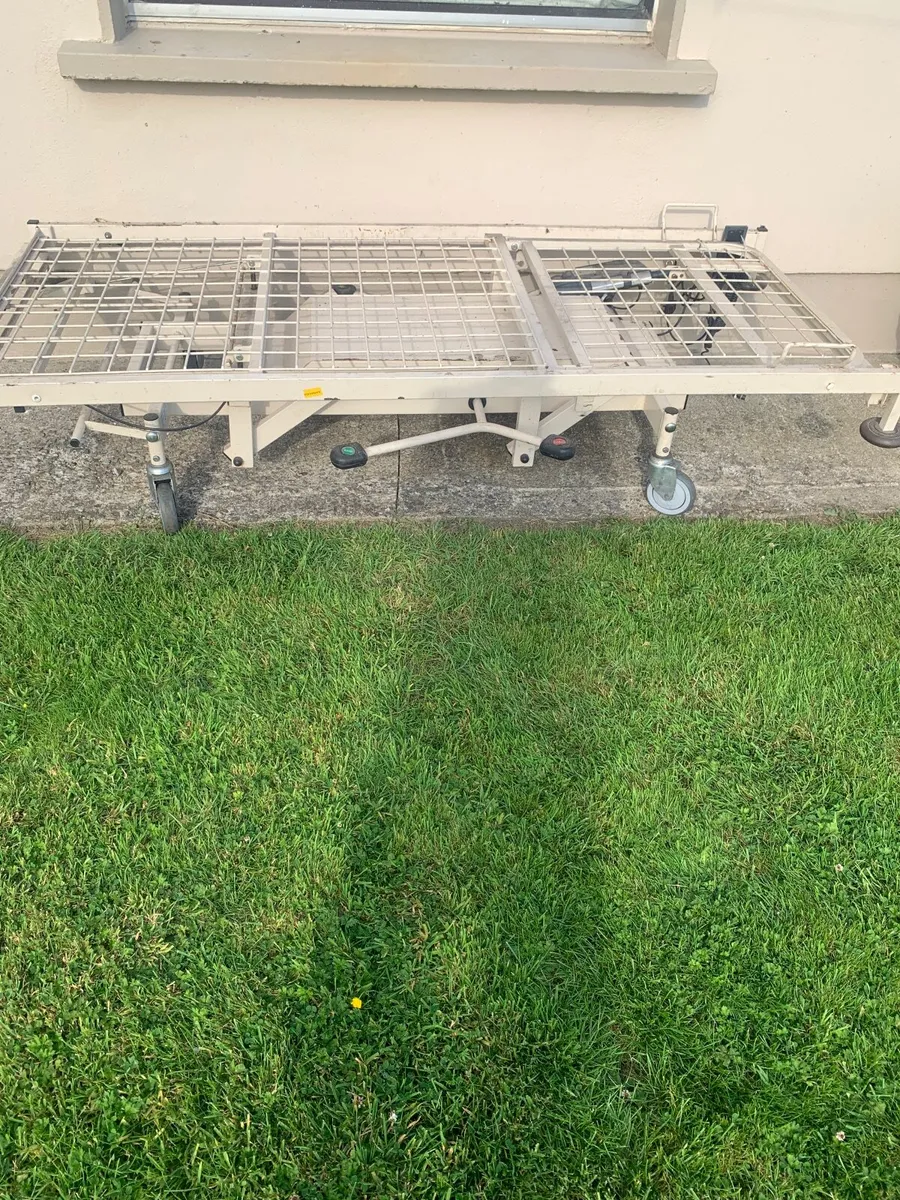 Hospital bed - Image 1
