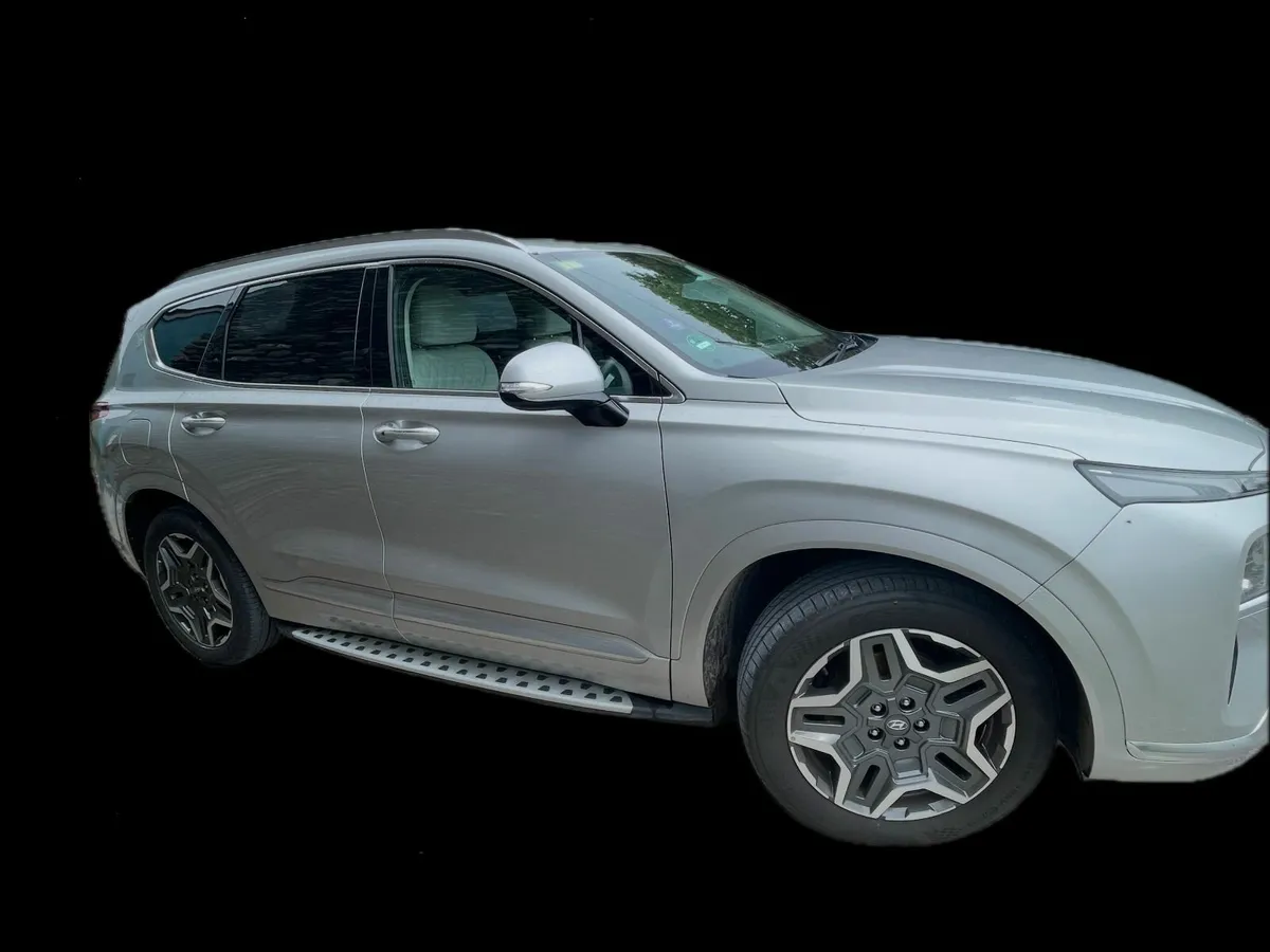 Santa Fe 1.6 PHEV 4WD Executive Plus 7 Seater 2022 - Image 3