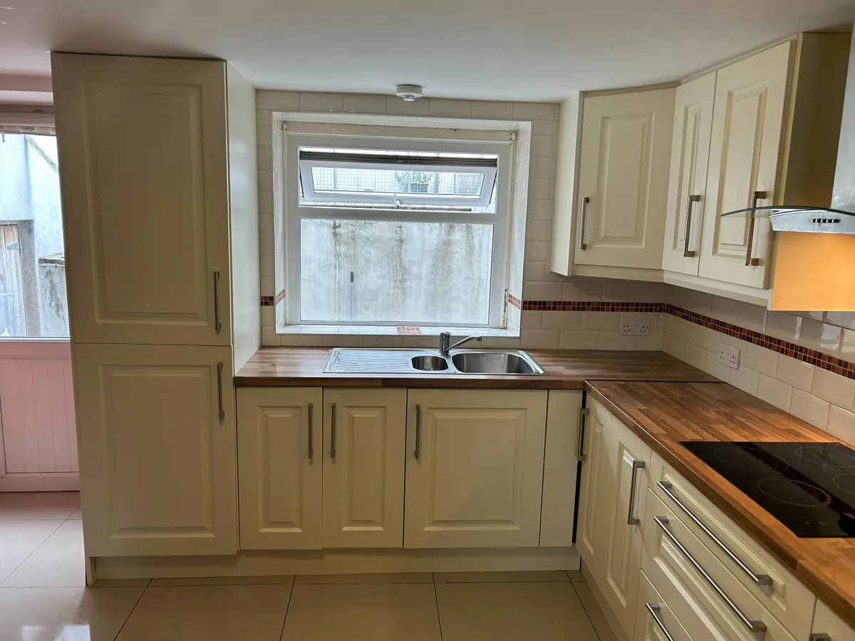 Kitchen Units & Appliances - Image 4