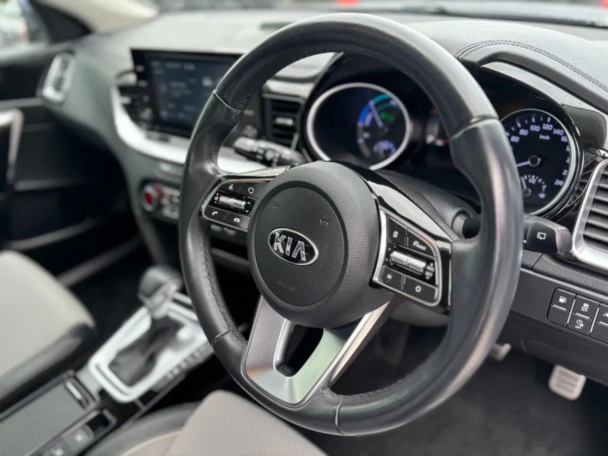 Kia Xceed 1.6 Plug in Hybrid - Image 2