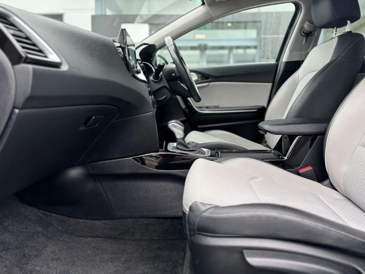Kia Xceed 1.6 Plug in Hybrid - Image 4