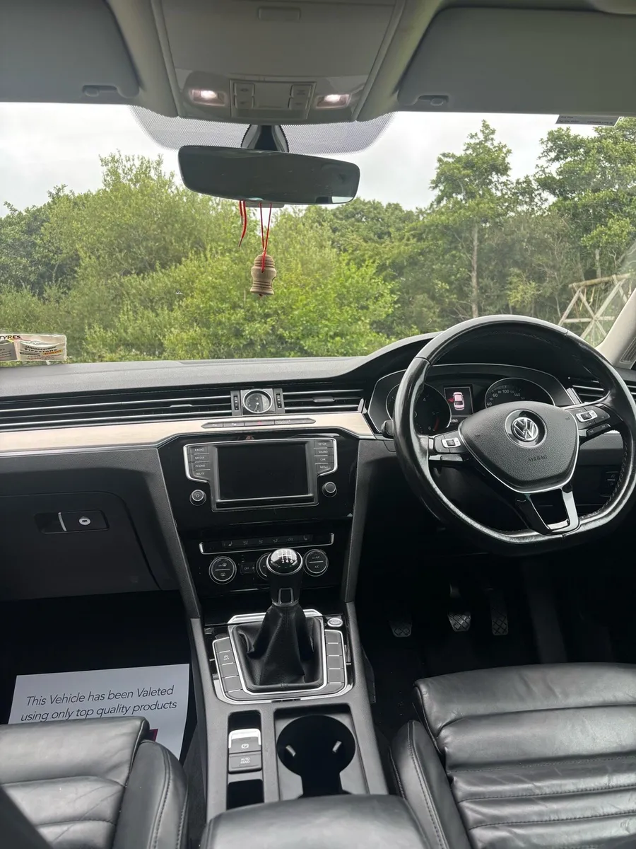VW Passat - Image 4