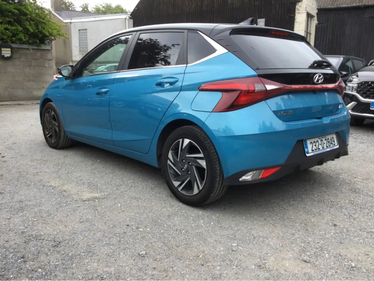 Hyundai i20 Deluxe Plus - Two Tone - Only 15 000 - Image 4