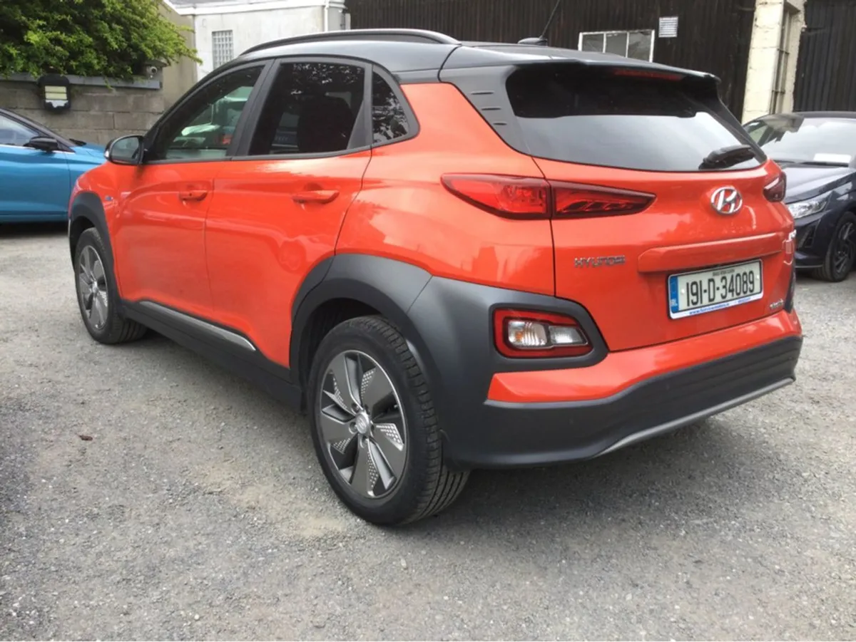 Hyundai Kona Premium EV 64kw Only 33K KMS Long Ra - Image 3