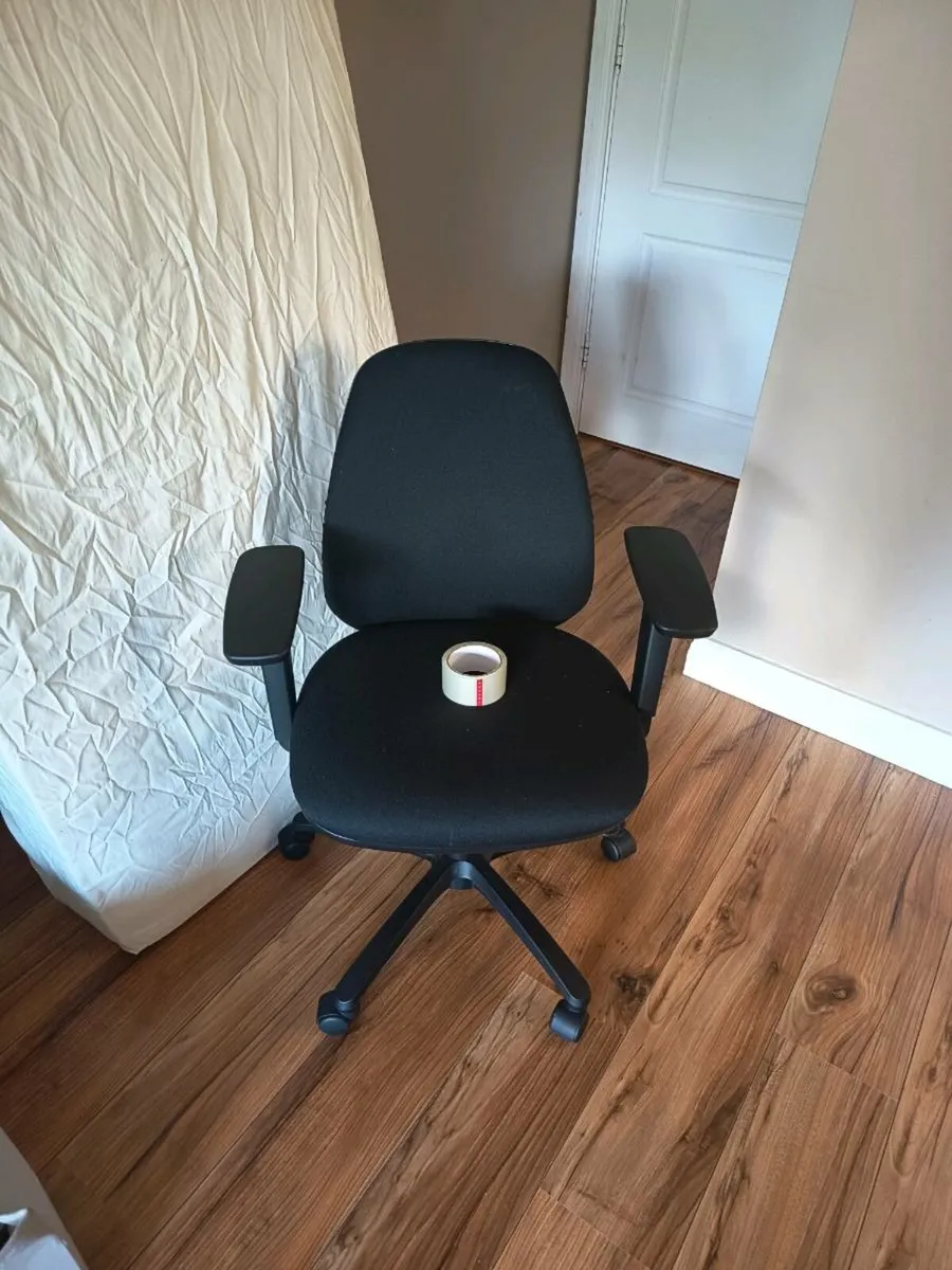Office chair - Image 2