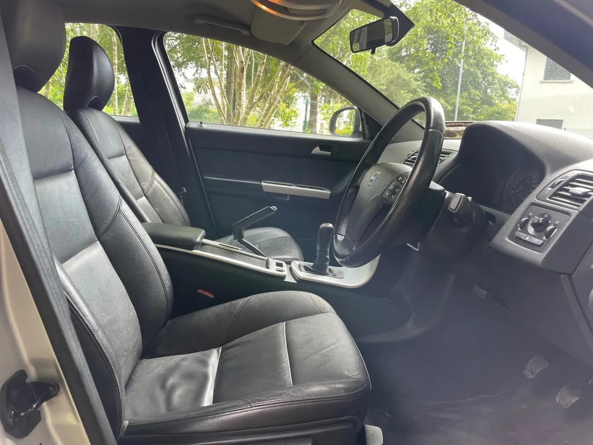 Volvo S40 2012, Diesel, 1.6 L. Full service histor - Image 3