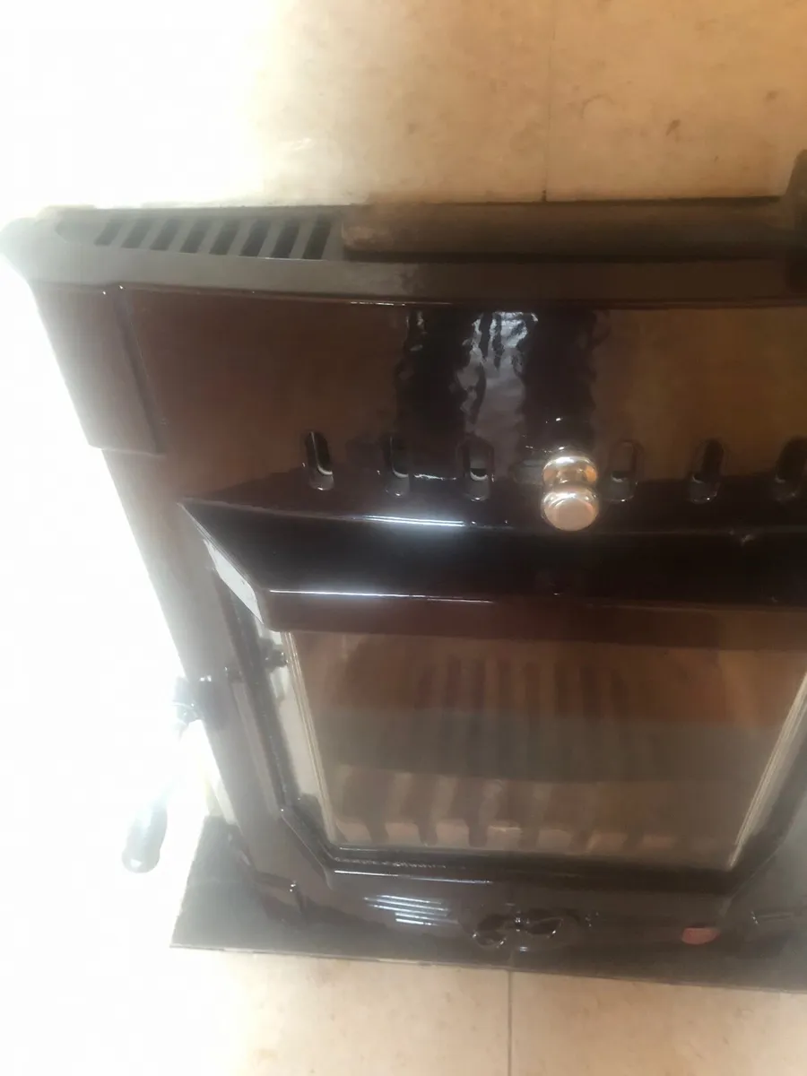 Stove and fire place - Image 1