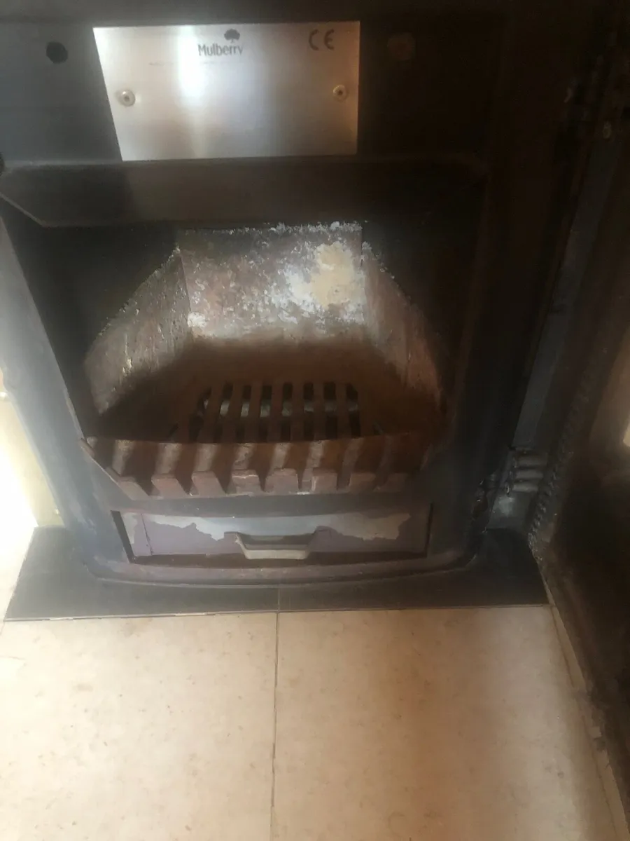 Stove and fire place - Image 3