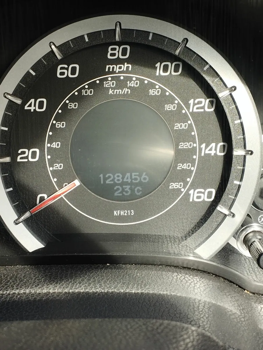 Honda Accord 2009 - Image 2