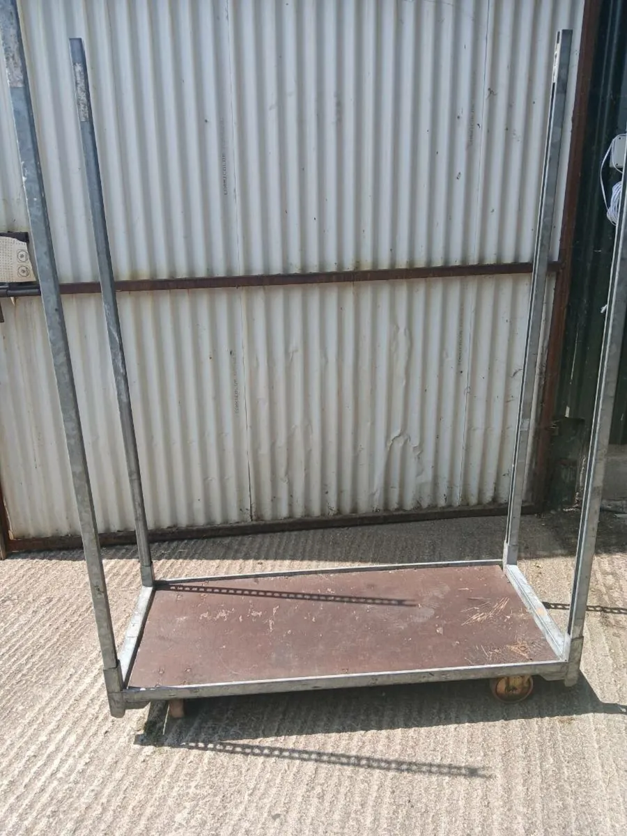 Trolley with 4 Castor wheels