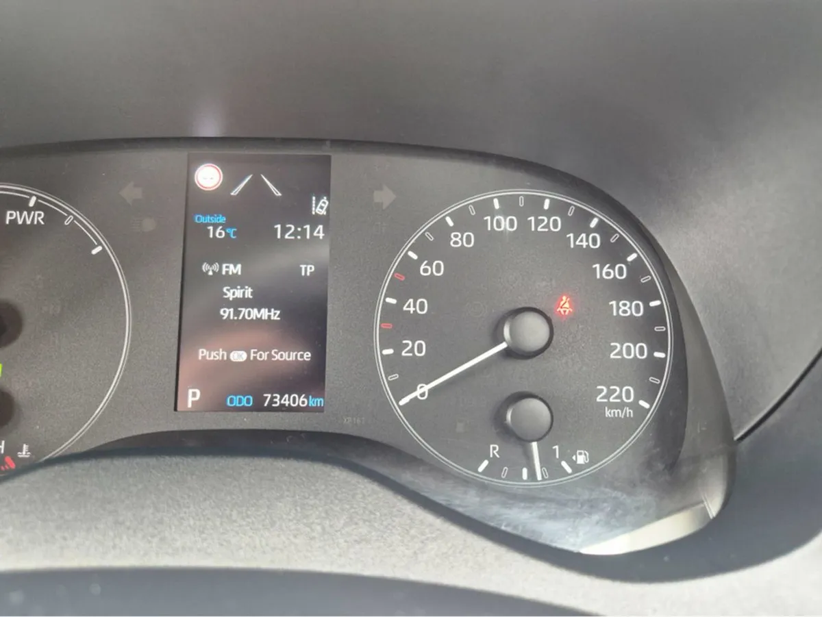 Toyota Yaris Hybrid Luna 4DR Auto - Image 3