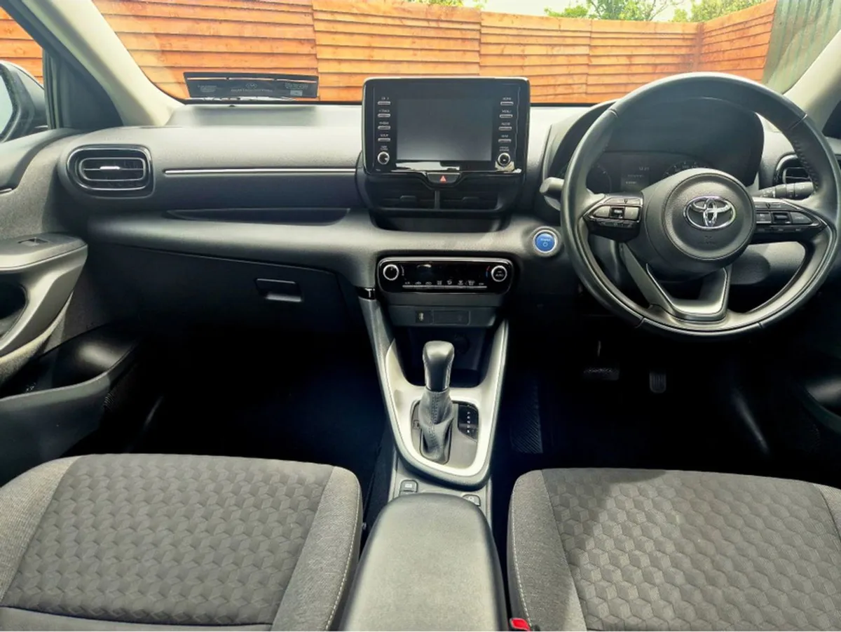 Toyota Yaris Hybrid Luna 4DR Auto - Image 4