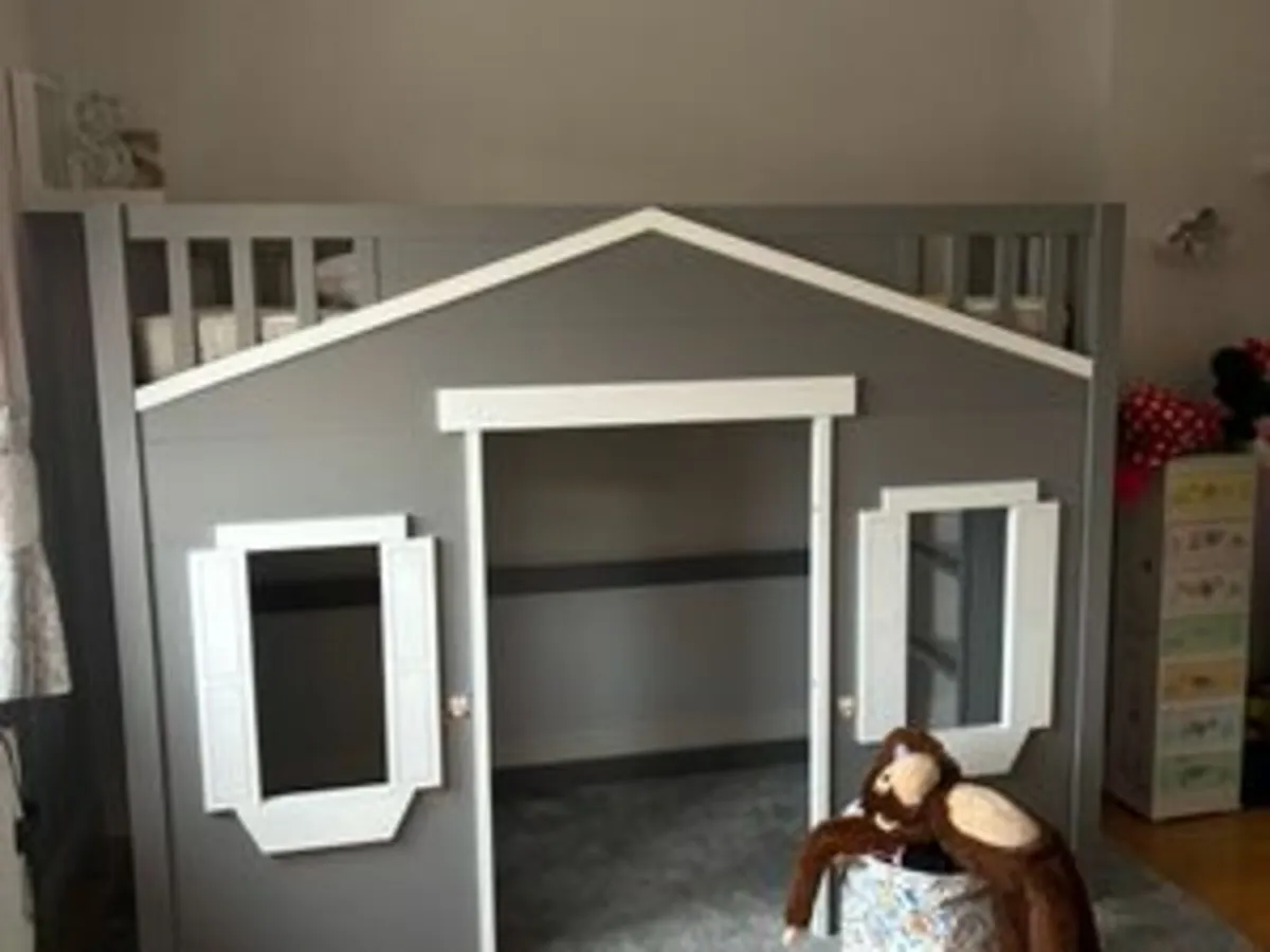 Kids midsleeper playhouse bed with mattress