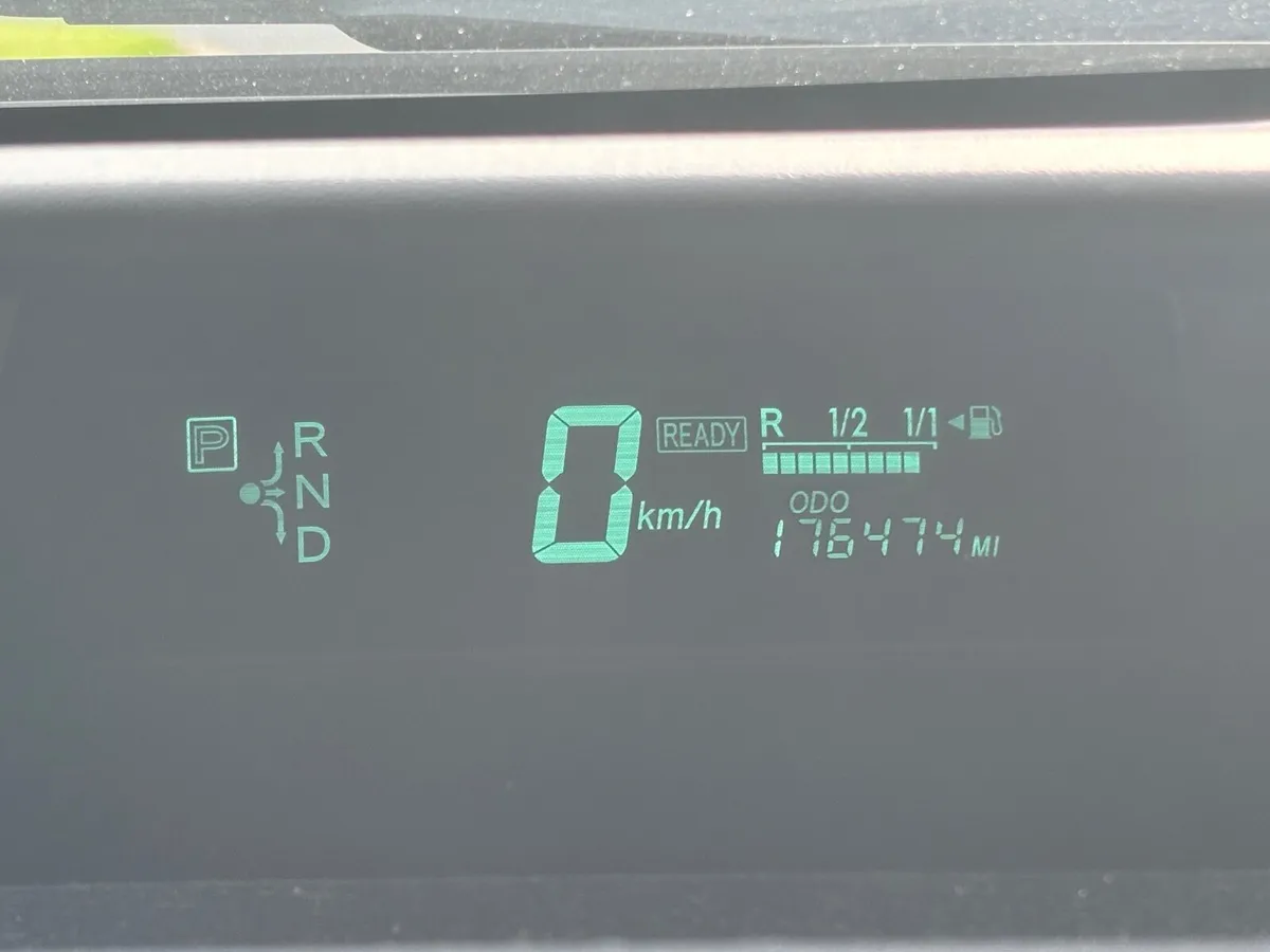 Toyota Prius 2004 - Image 2