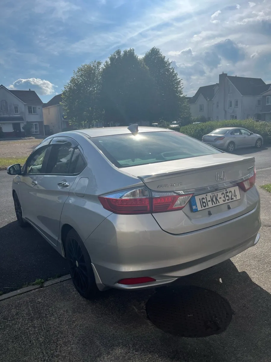 2016 Honda Grace 1.5 Petrol Hybrid - Image 4