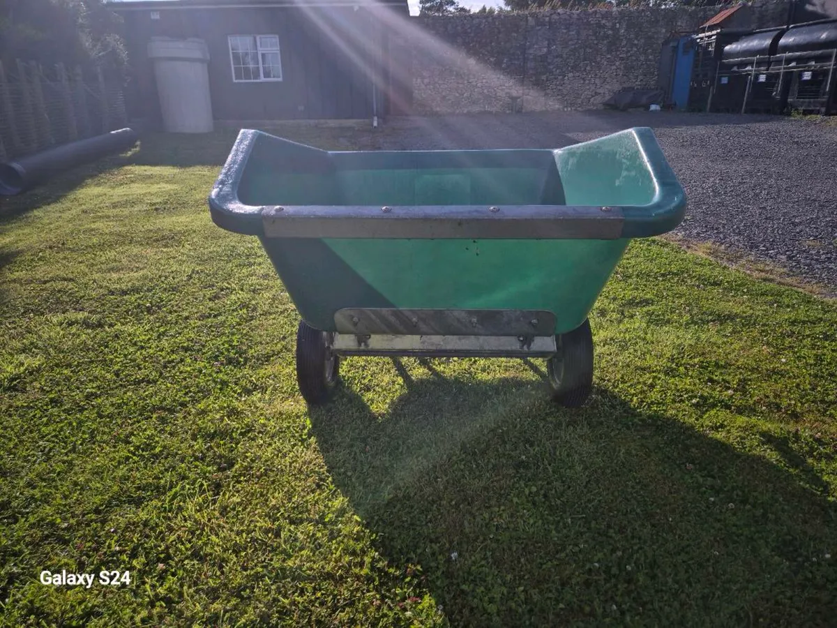 Wheel barrow - Image 4