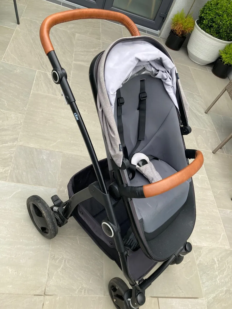 Push chair and carrycot - Image 4